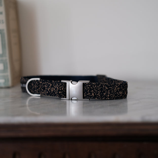 Le Collier Kvadrat - Indigo moucheté