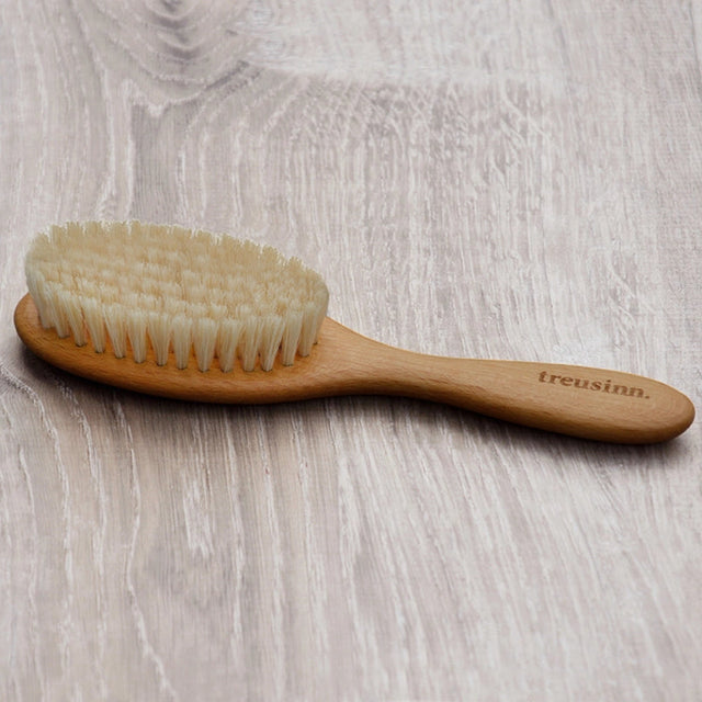 La brosse en bois pour chiot