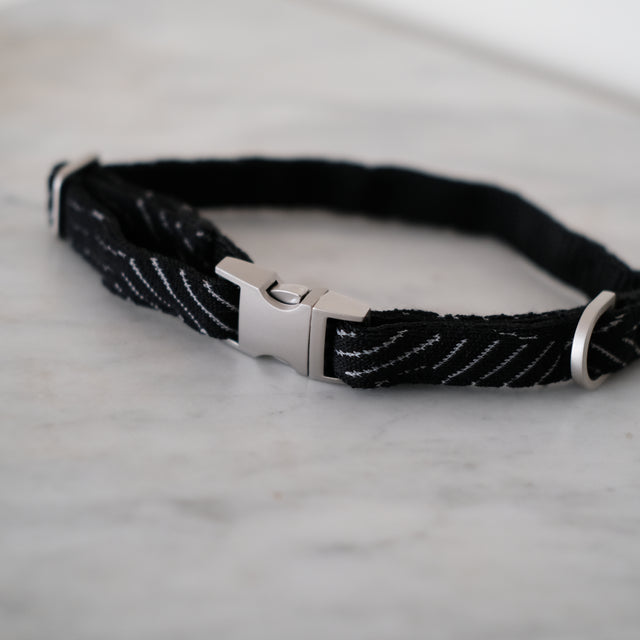 Le Collier Kvadrat – Charbon noir