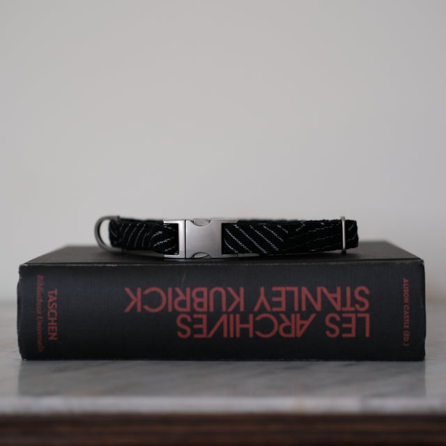 Le Collier Kvadrat – Charbon noir