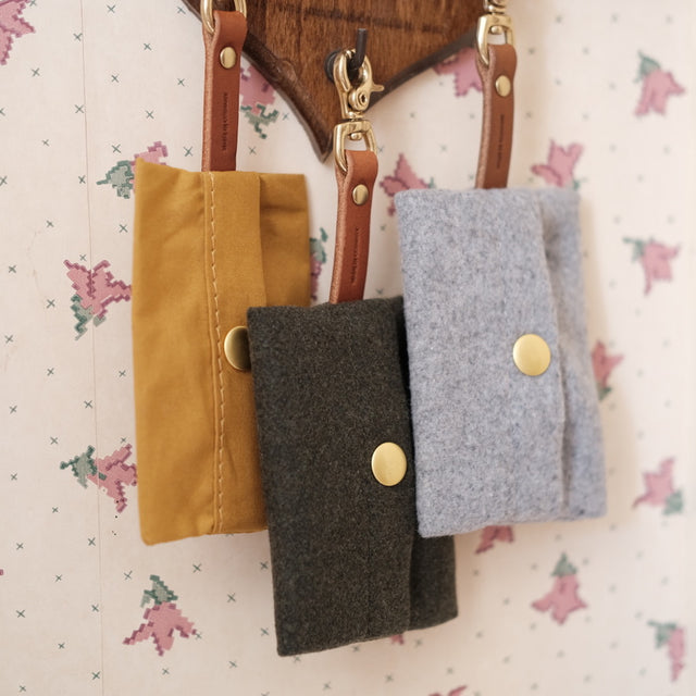 Le Porte-sacs à crottes – Édition Laine Forêt