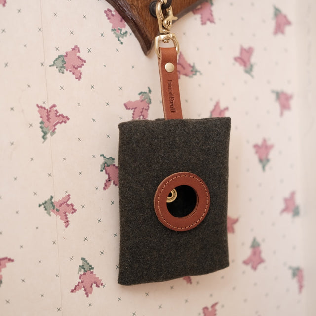 Le Porte-sacs à crottes – Édition Laine Forêt