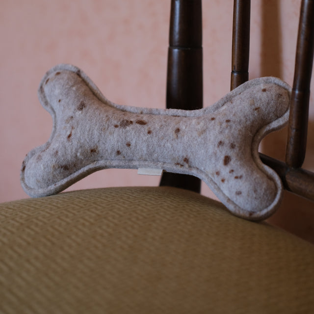 Le Jouet - Os en feutre
