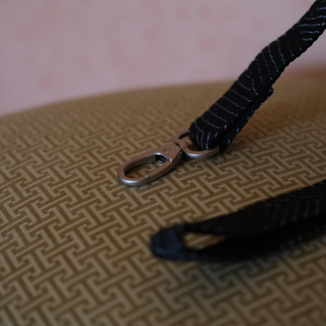 La Laisse Kvadrat – Charbon noir