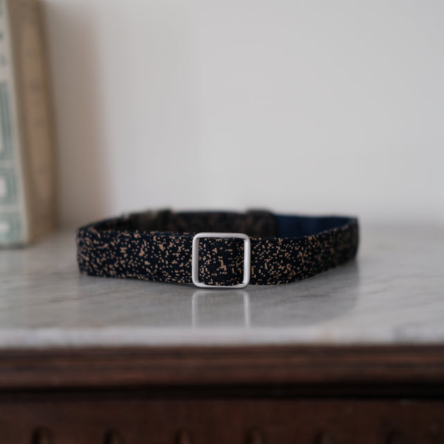 Le Collier Kvadrat - Indigo moucheté