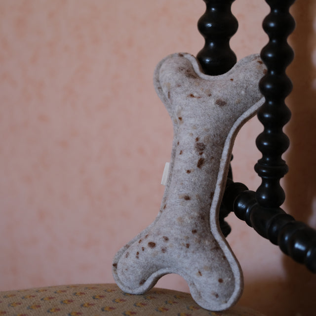 Le Jouet - Os en feutre