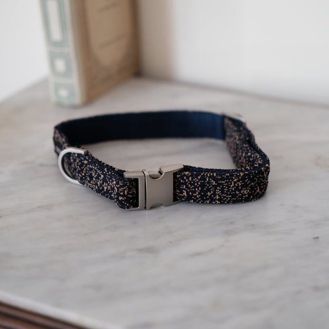 Le Collier Kvadrat - Indigo moucheté