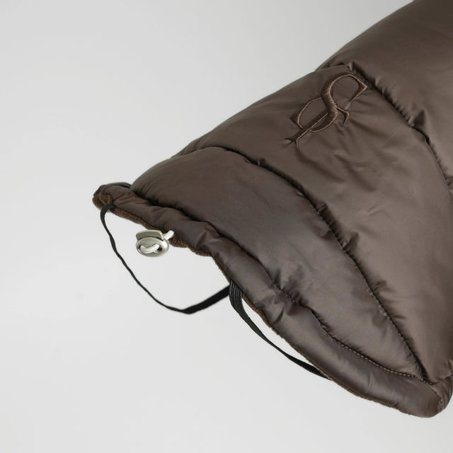 Finitions arrières de la doudoune molletonnée pour chien 