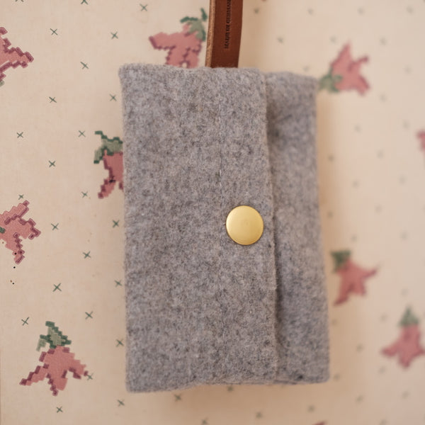 Le Porte-sacs à crottes – Édition Laine Cendre