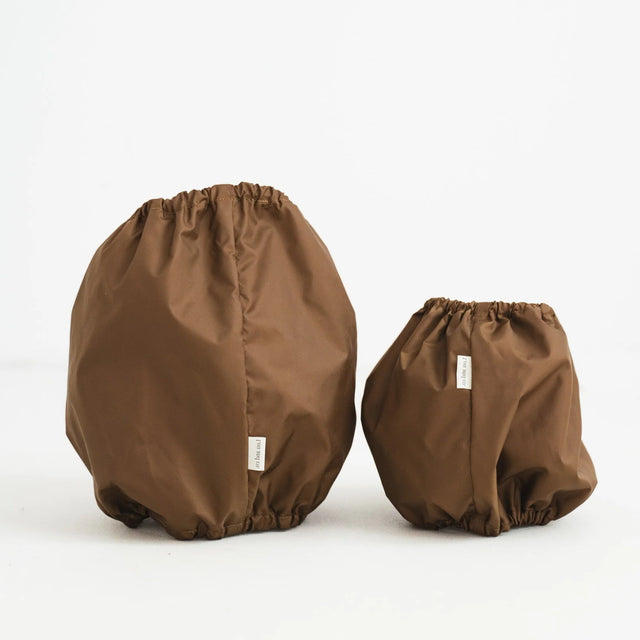 Snood chocolat pour chien sur fond neutre