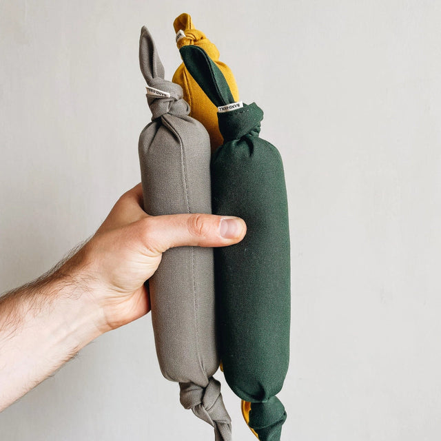 Présentation de jouet pour chien en forme de saucisse 