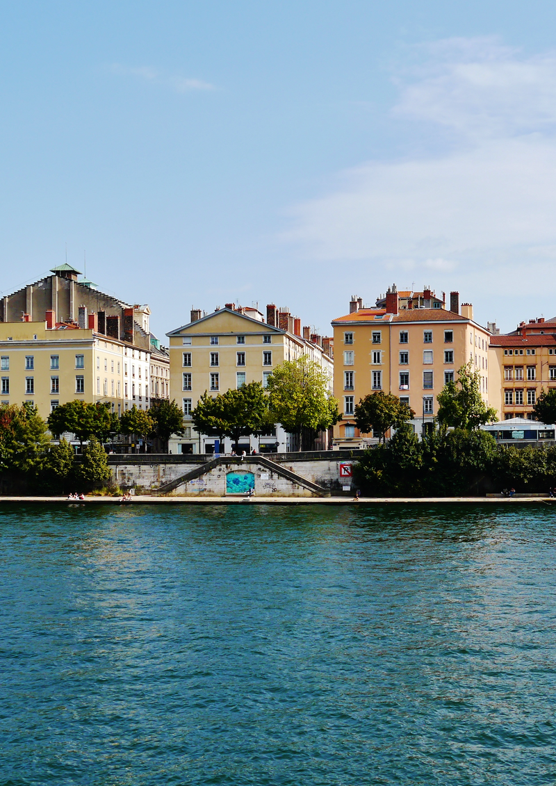 Le pied dans l’eau, le regard sur Fourvière