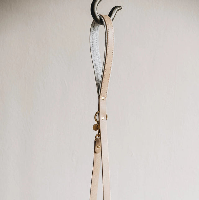 Laisse courte pour chien band and roll gris taupe