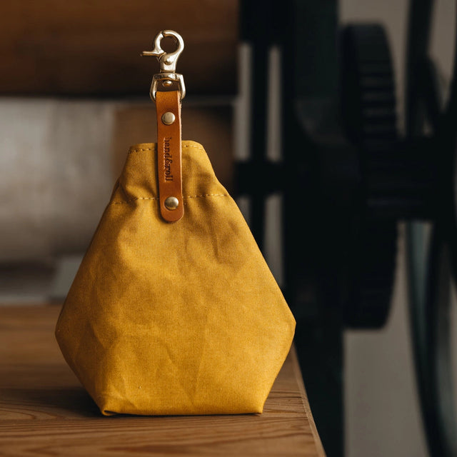 Sac à friandises jaune en tissus pour chien de la marque band and roll
