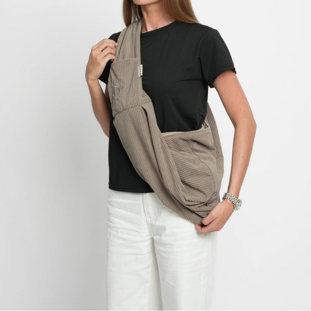 Présentation du sac porte-chien avec mannequin sans chien