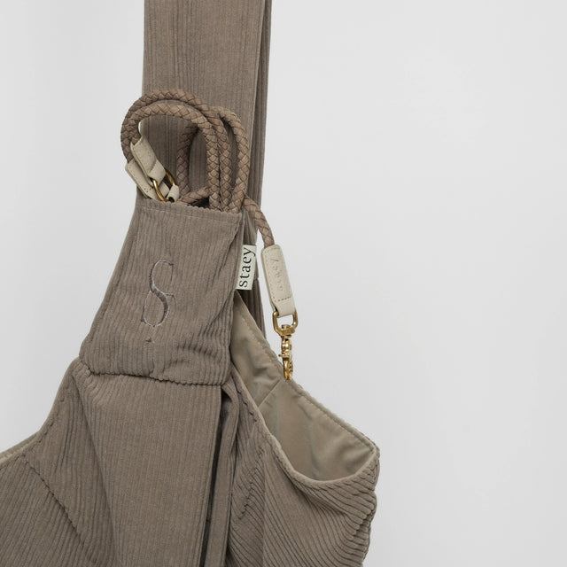 Zoom sur les finitions du sac porte-chien pour chiens