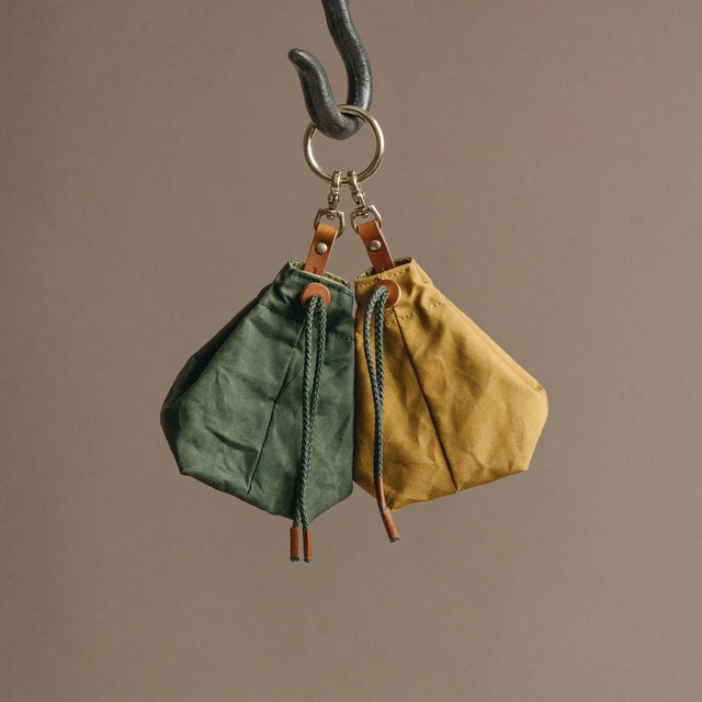 Sacs à friandises jaune et vert pour chien présentation produit