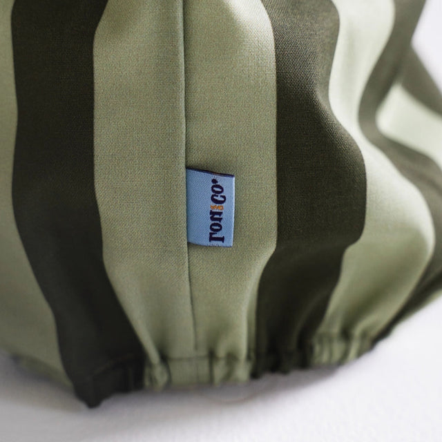 Zoom sur les finitions d'un snood pour chien