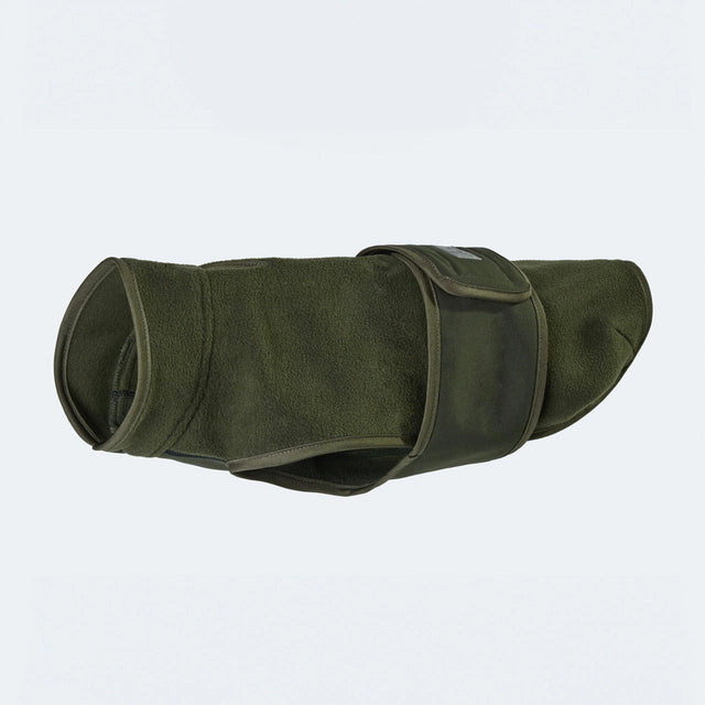 Manteau pour chien en polaire couleur olive sur fond neutre