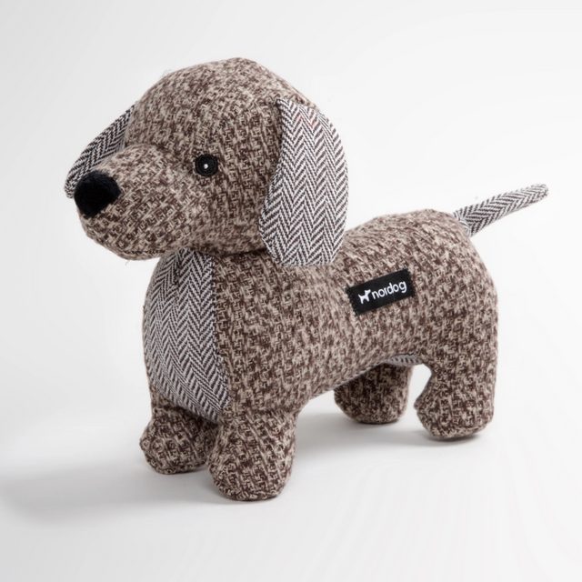 peluche pour chien en forme de teckel