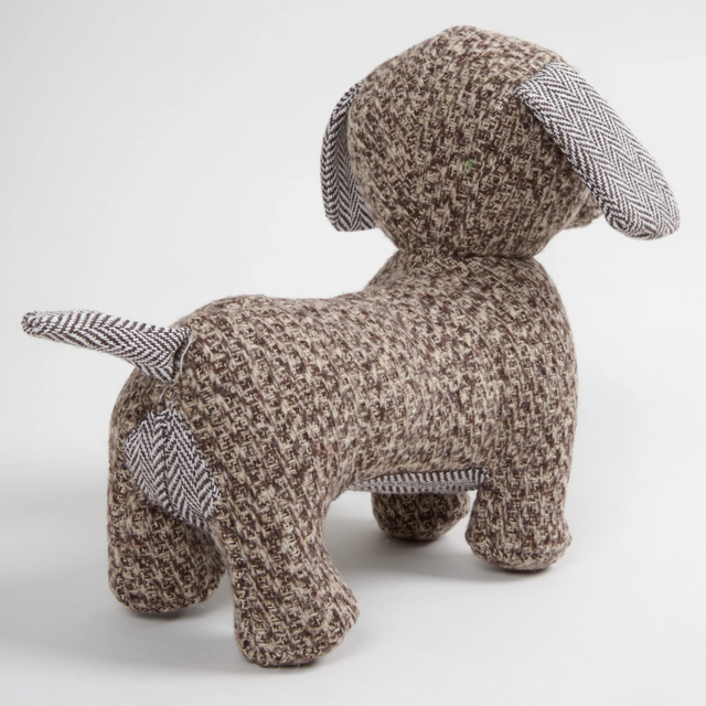 doudou pour chien teckel de dos