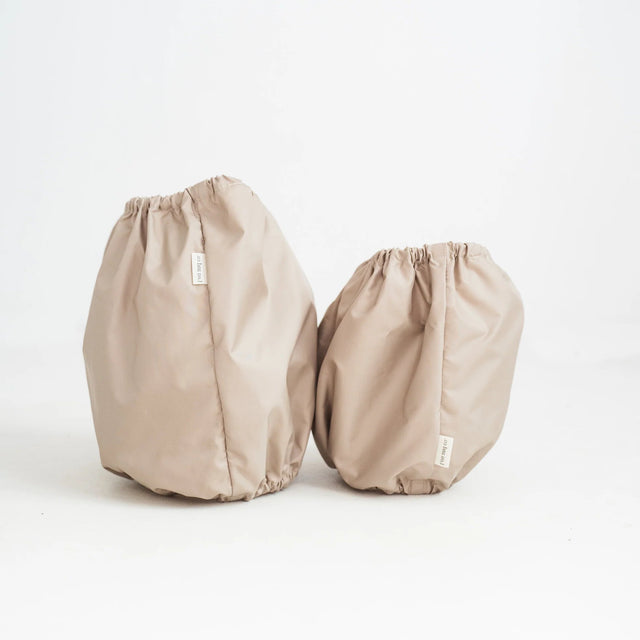 Snood beige pour chien sur fond neutre